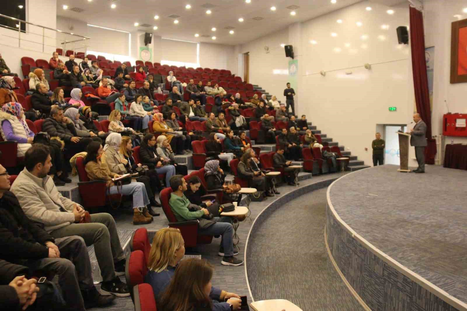 KÜTAHYA’DA ARAŞTIRMA PROJE YARIŞMALARI BİLGİLENDİRME SUNUMU