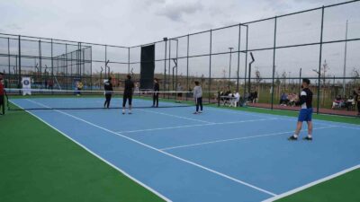 KÜTAHYA'DA AYAK TENİSİ 100. YIL CUMHURİYET TURNUVASI DÜZENLENDİ