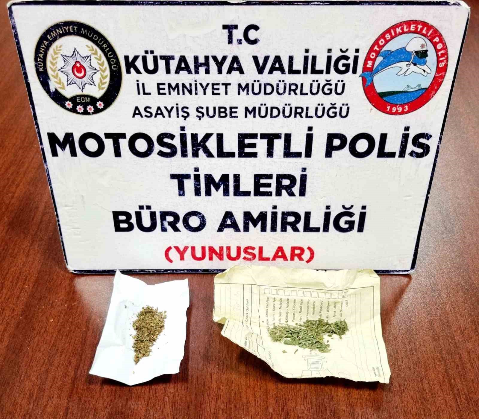 KÜTAHYA’DA BİR ŞAHSIN ÜZERİNDE UYUŞTURUCU ELE GEÇİRİLDİ