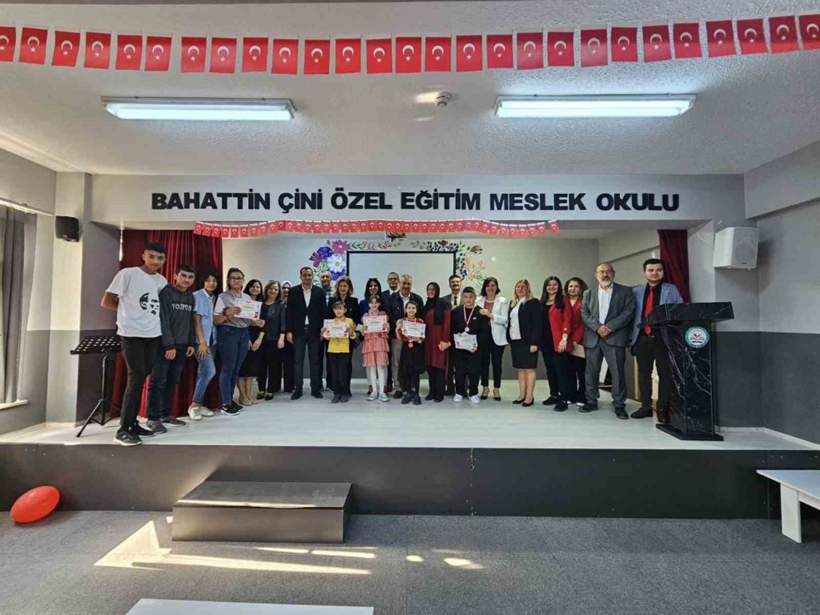 Kütahya’da “Cumhuriyetimiz 100. Yaşında” konulu resim yarışması ödül töreni