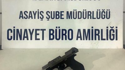 KÜTAHYA’DA İÇERİSİNDE 3 KİŞİNİN BULUNDUĞU ARACA RASTGELE ATEŞ EDEN ŞAHIS