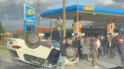 KÜTAHYA'DA İKİ OTOMOBİL ÇARPIŞTI: 2 YARALI