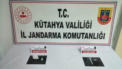 KÜTAHYA’DA ÜZERİNDE UYUŞTURUCU BULUNAN OTOBÜS YOLCUSU TUTUKLANDI