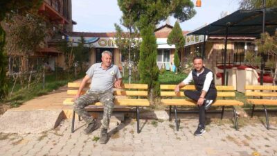 MAHALLE MUHTARINDAN HER EVİN ÖNÜNE OTURMA BANKI ÖRNEK MUHTAR