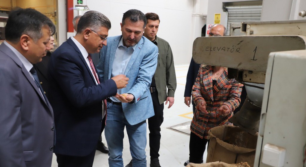 REKTÖR KIZILTOPRAK’IN TAVŞANLI’DA ÜNİVERSİTE-SANAYİ