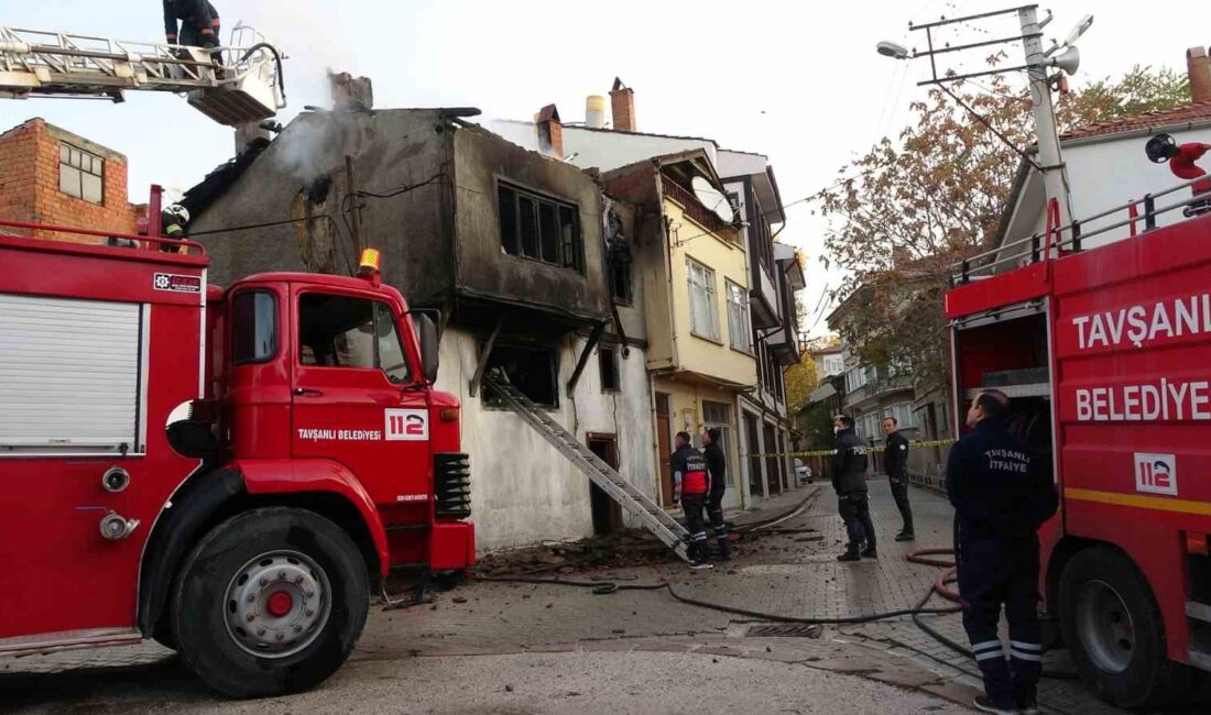 TAVŞANLI'DA AHŞAP EVDE ÇIKAN