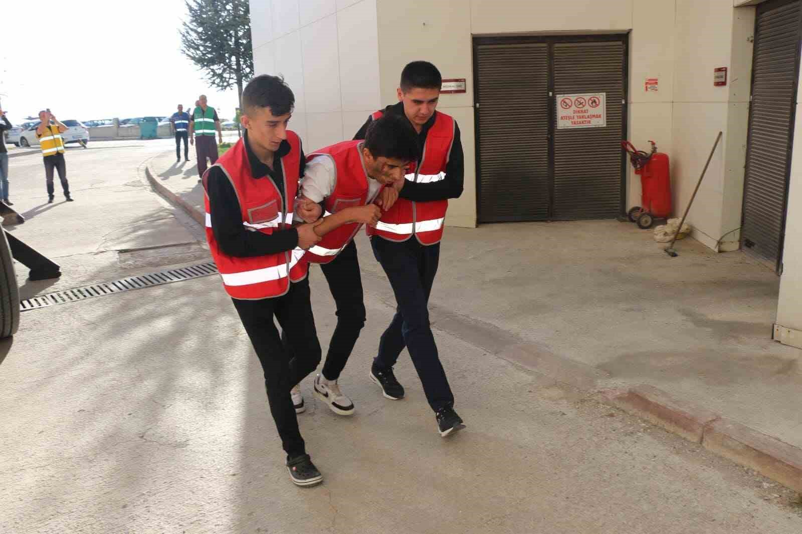 Tavşanlı’da hastanede gerçekleştirilen yangın tatbikatı gerçeğini aratmadı