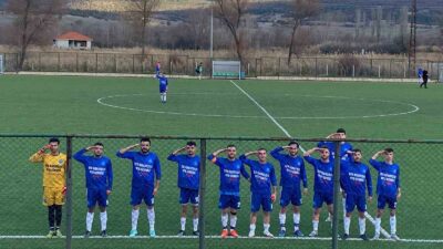 AMATÖR MAÇTA 12 ŞEHİT İÇİN ASKER SELAMI VERDİLER