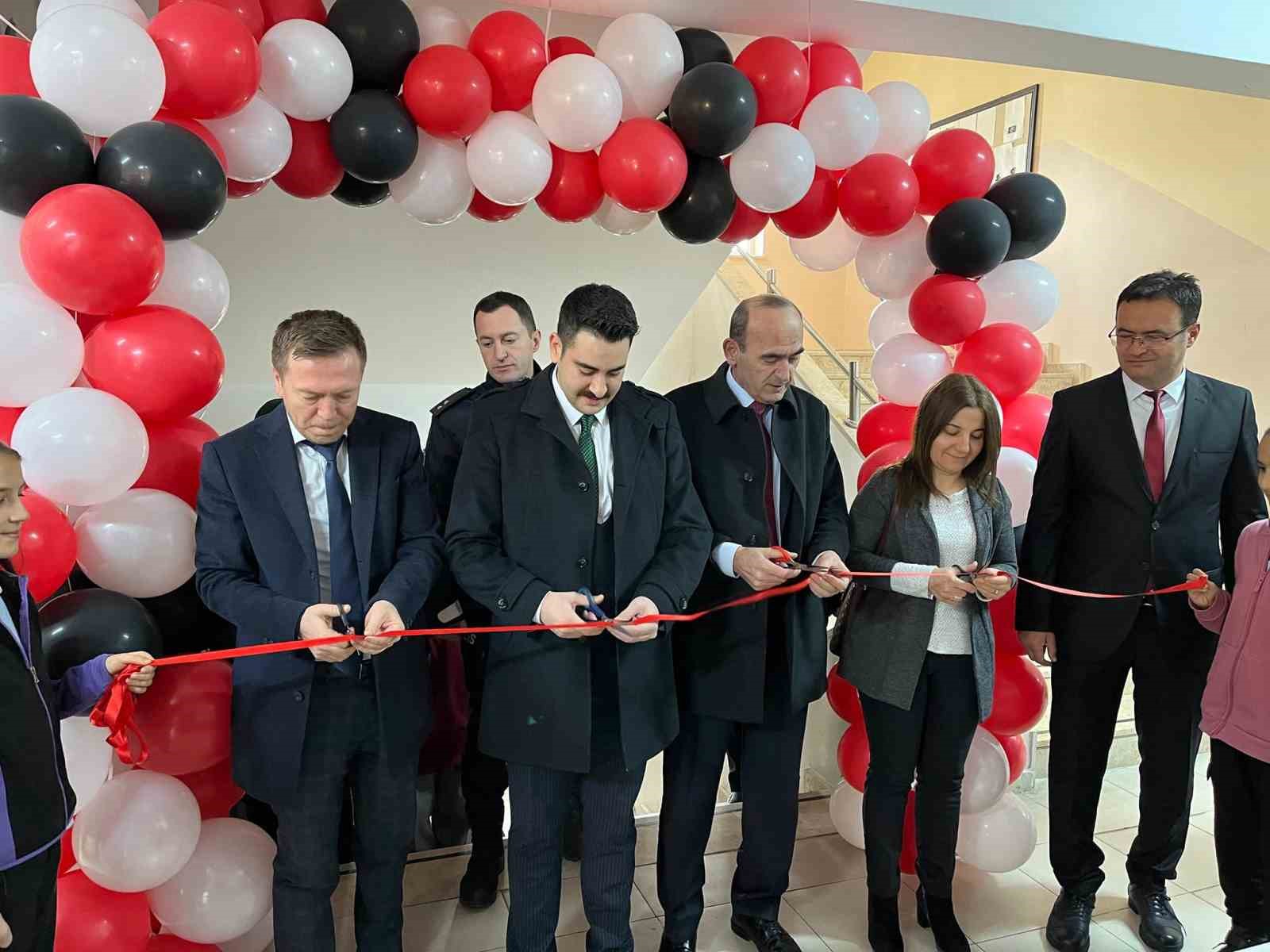 ÇAVDARHİSAR’DA BİLİM FUARI AÇILDI