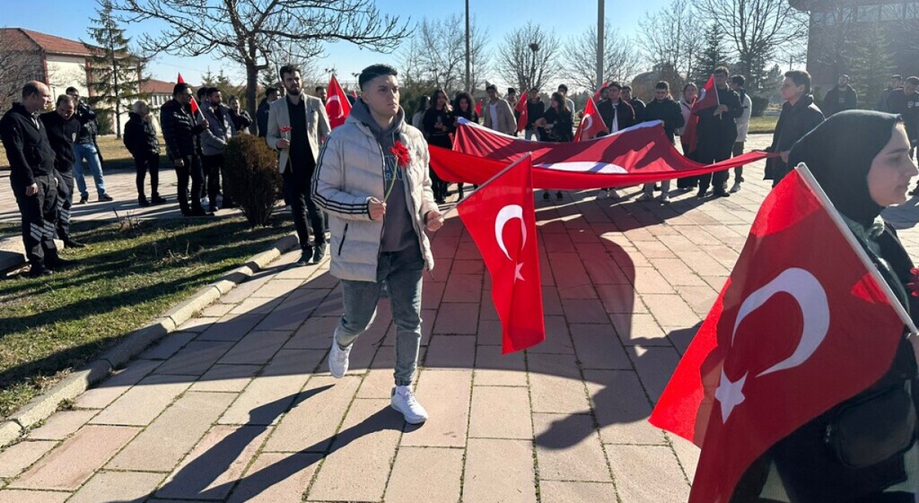 DPÜ ÖĞRENCİLERİ ŞEHİTLER İÇİN