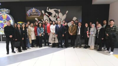 DPÜ REKTÖRÜ KIZILTOPRAK VE ÖĞRENCİLER AYBÜKE: ÖĞRETMEN OLDUM BEN! FİLMİNDE