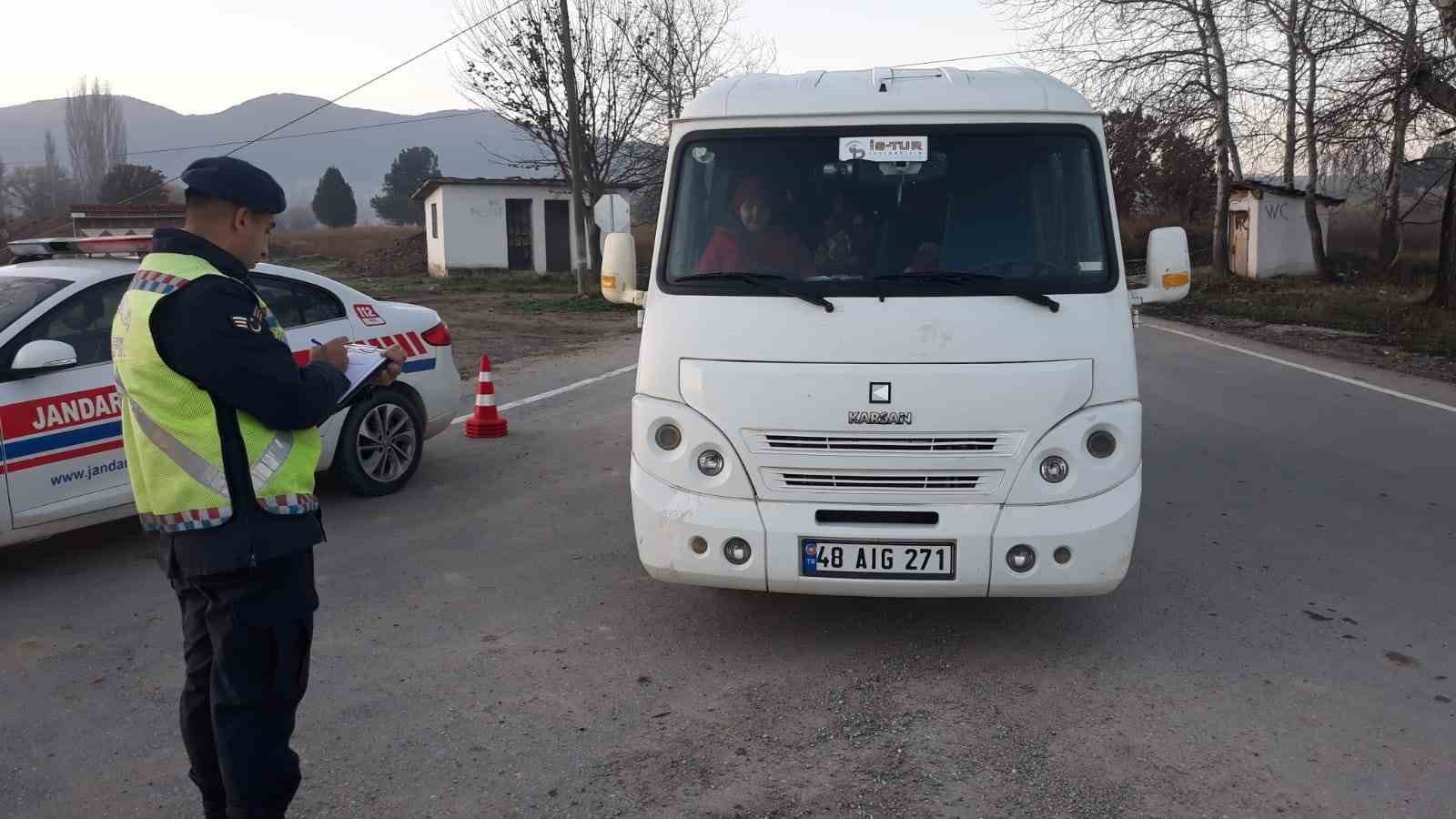 EMET JANDARMASINDAN OKUL SERVİSLERİNE DENETİM