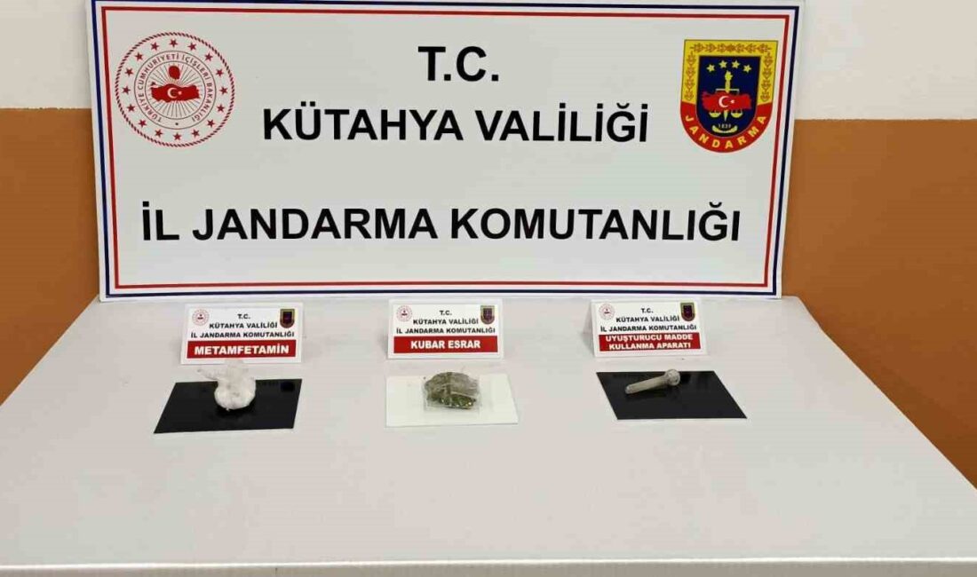 KÜTAHYA’DA ARACINDA UYUŞTURUCU MADDE