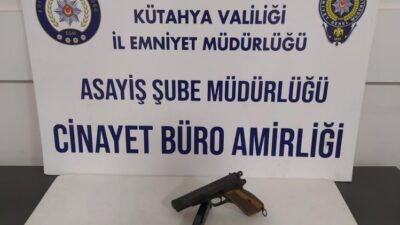 KÜTAHYA’DA ARANAN ŞAHSIN ÜZERİNDE TABANCA ELE GEÇİRİLDİ