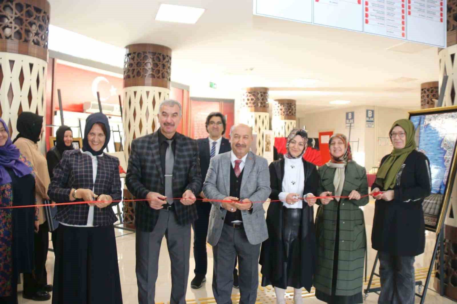 Kütahya’da, “Mehmet Akif’in Nefesi, Hürriyetin Gür Sesi: İstiklal Marşı!” isimli sergi