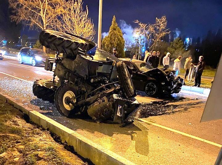 KÜTAHYA'DA OTOMOBİL İLE TRAKTÖR