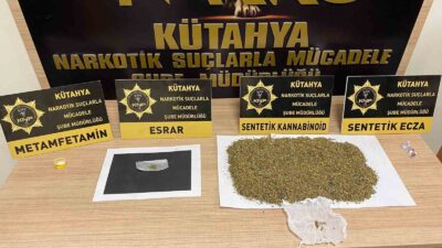 KÜTAHYA’DA UYUŞTURUCUYU YOLA DÖKÜP KAÇMAYA ÇALIŞAN ZEHİR TACİRLERİ TUTUKLANDI