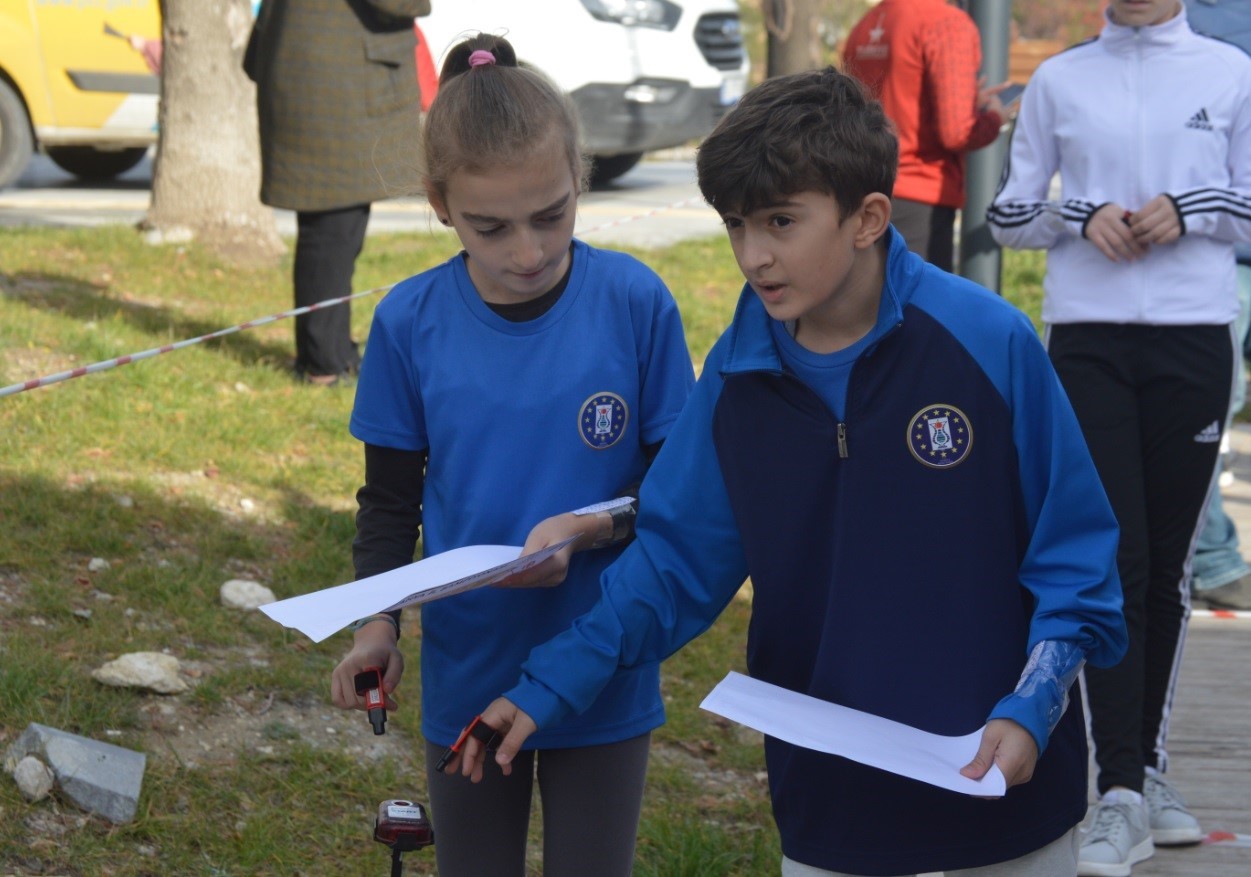 ORYANTİRİNG İL BİRİNCİLİĞİ MÜSABAKALARI, KÜTAHYA MİLLET BAHÇESİNDE GERÇEKLEŞTİRİLDİ.