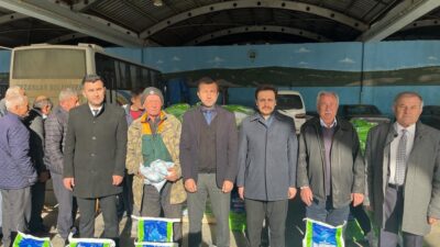 PAZARLAR’DA 350 ÇİFTÇİYE 3 BİN 750 KİLO BORDO BULAMACI DAĞITILDI