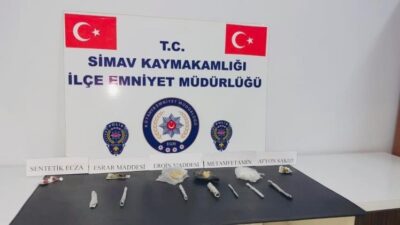 SİMAV’DA UYUŞTURUCUYLA YAKALANAN 3 KİŞİ TUTUKLANDI