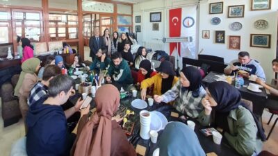 DPÜ KSBMYO ÖĞRENCİLERİ ENGELSİZ HOBİ ATÖLYESİNDE