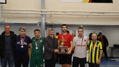 GEDİZ’DE AYAK TENİSİ TURNUVASI SONA ERDİ