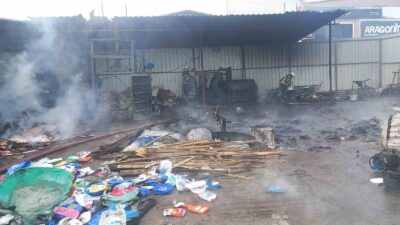 GEDİZ’DE HURDALIKTA ÇIKAN YANGIN HASARA NEDEN OLDU