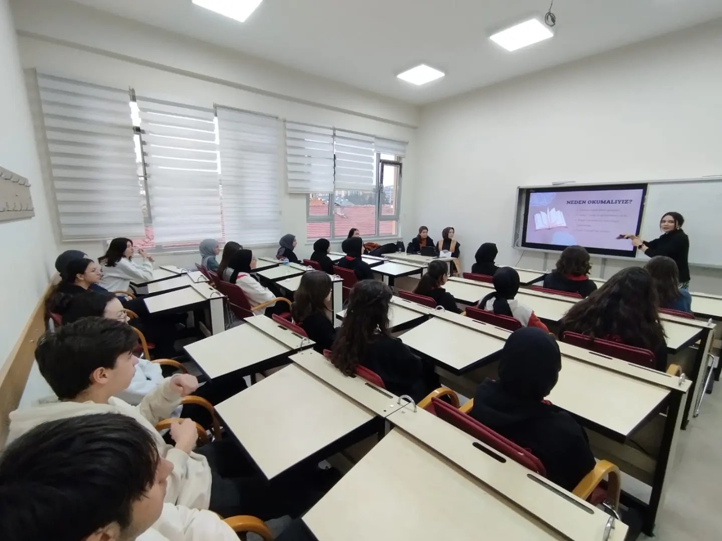 Kütahya Necip Fazıl Kısakürek Anadolu Lisesinde “Kitaplarla Tanışma Günleri” isimli proje