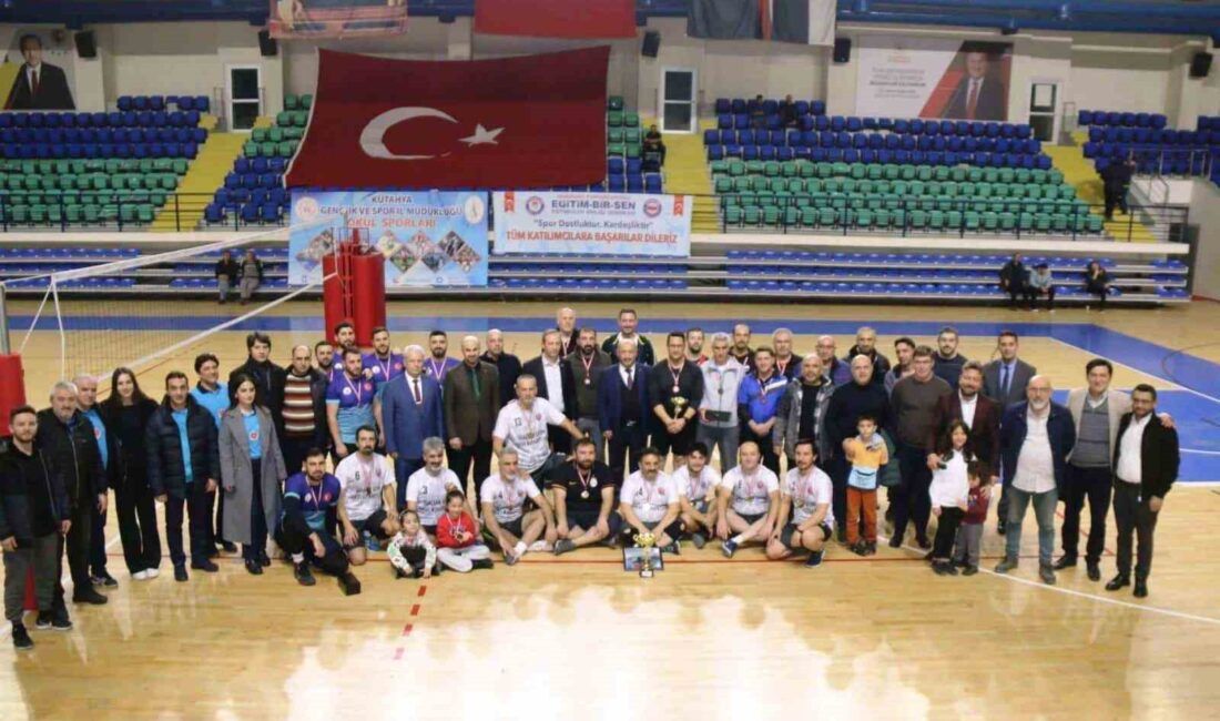 KÜTAHYA’DA EĞİTİM ÇALIŞANLARI VOLEYBOL