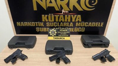 KÜTAHYA’DA KİRALIK ARAÇTA 3 ADET RUHSATSIZ TABANCA ELE GEÇİRİLDİ