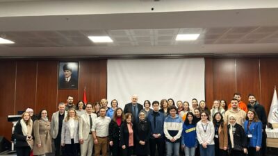 KÜTAHYA'DA 'OLGULAR EŞLİĞİNDE SAĞLIK BAKIMI İLİŞKİLİ ENFEKSİYONLARA YAKLAŞIM' KONULU KONFERANS