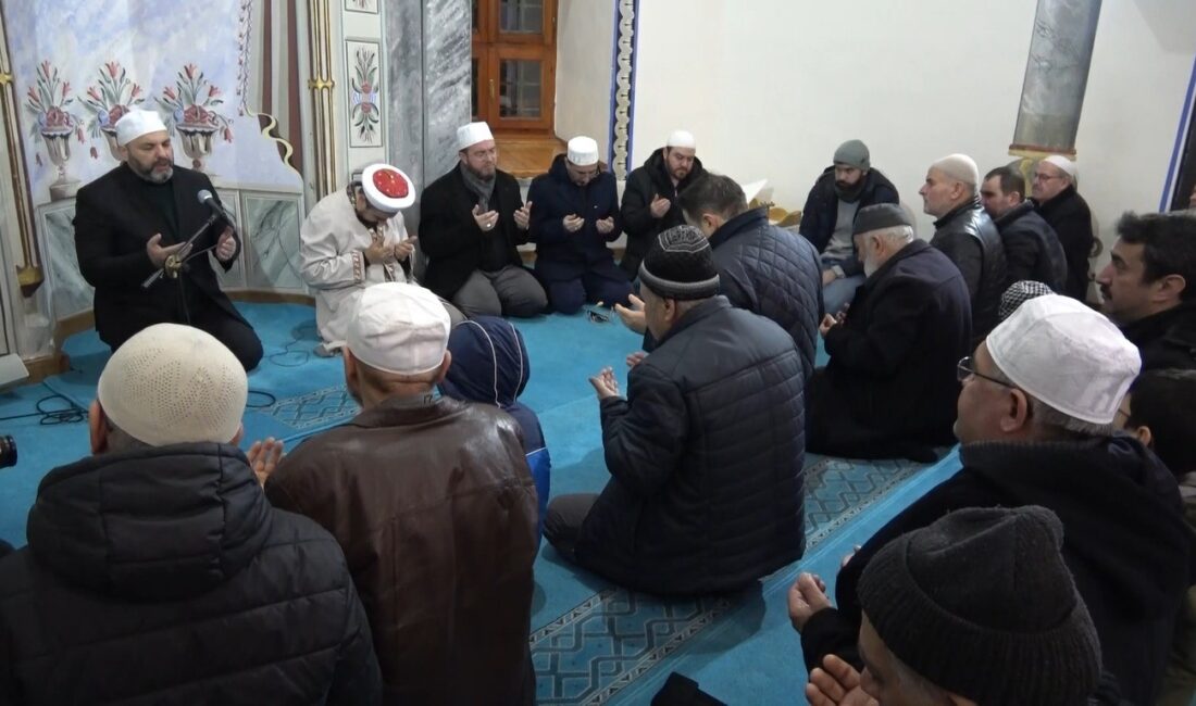 ŞEHİT MEHMETÇİKLER İÇİN SABAH NAMAZINDA DUA EDİLDİ