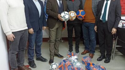 SİMAV KAYMAKAMLIĞINDAN EĞİTİM KURUMLARINA 525 ADET VOLEYBOL VE FUTBOL TOPU