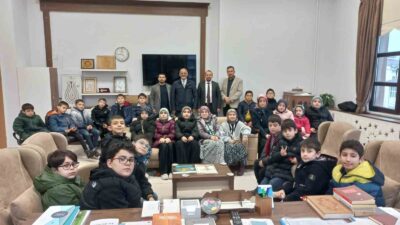 SİMAV’DA CAMİ ÖĞRENCİLERİ HARÇLIKLARINI FİLİSTİN’E GÖNDERDİ