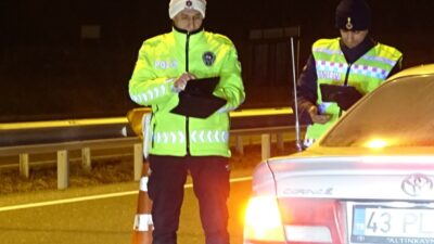 TAVŞANLI'DA YENİ YILA GİRİLDİĞİ SAATLERDE TRAFİK DENETİMİ ARTTIRILDI