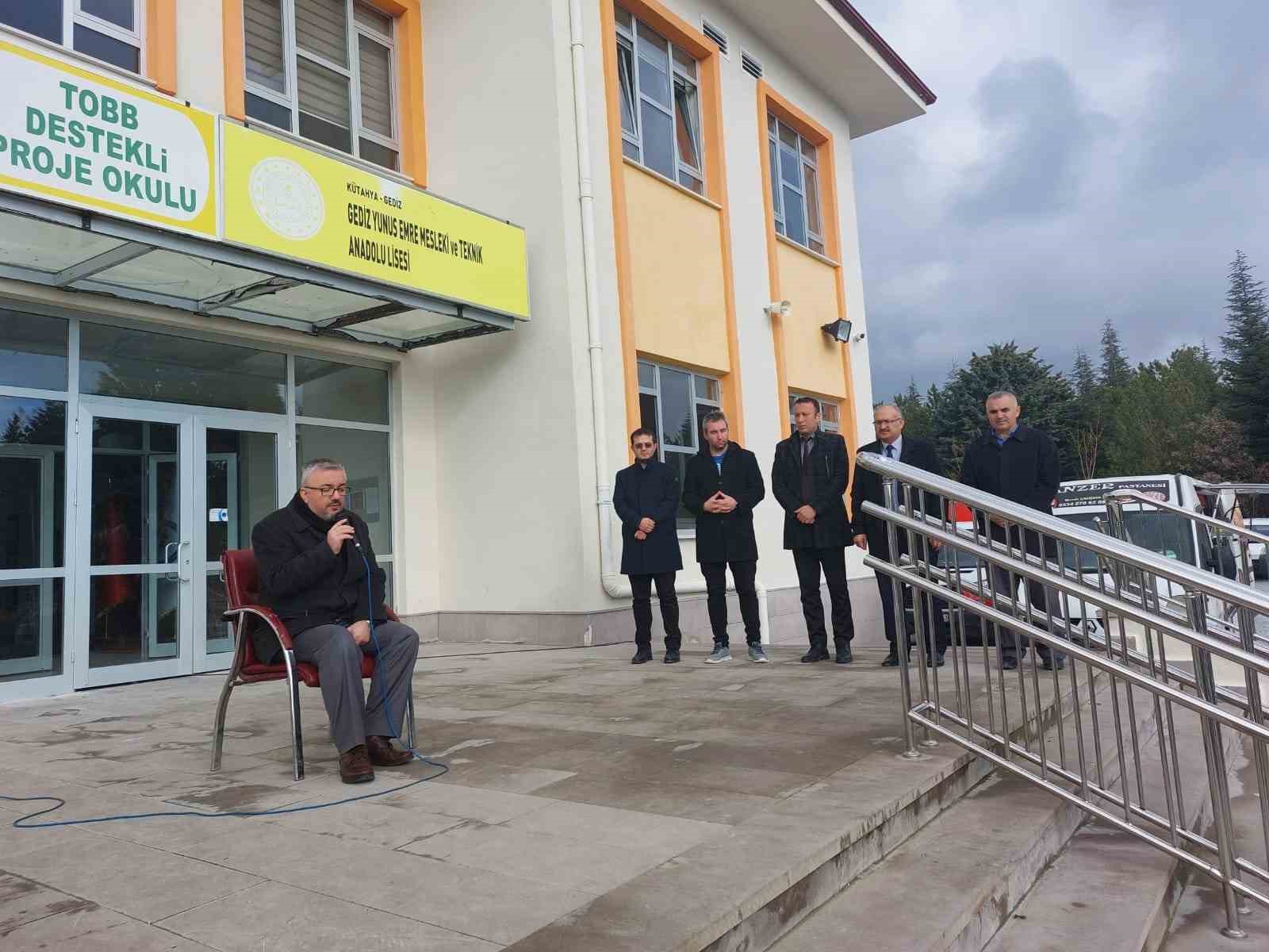 Vefat eden öğretmen için okulda lokma hayrı ve dua programı