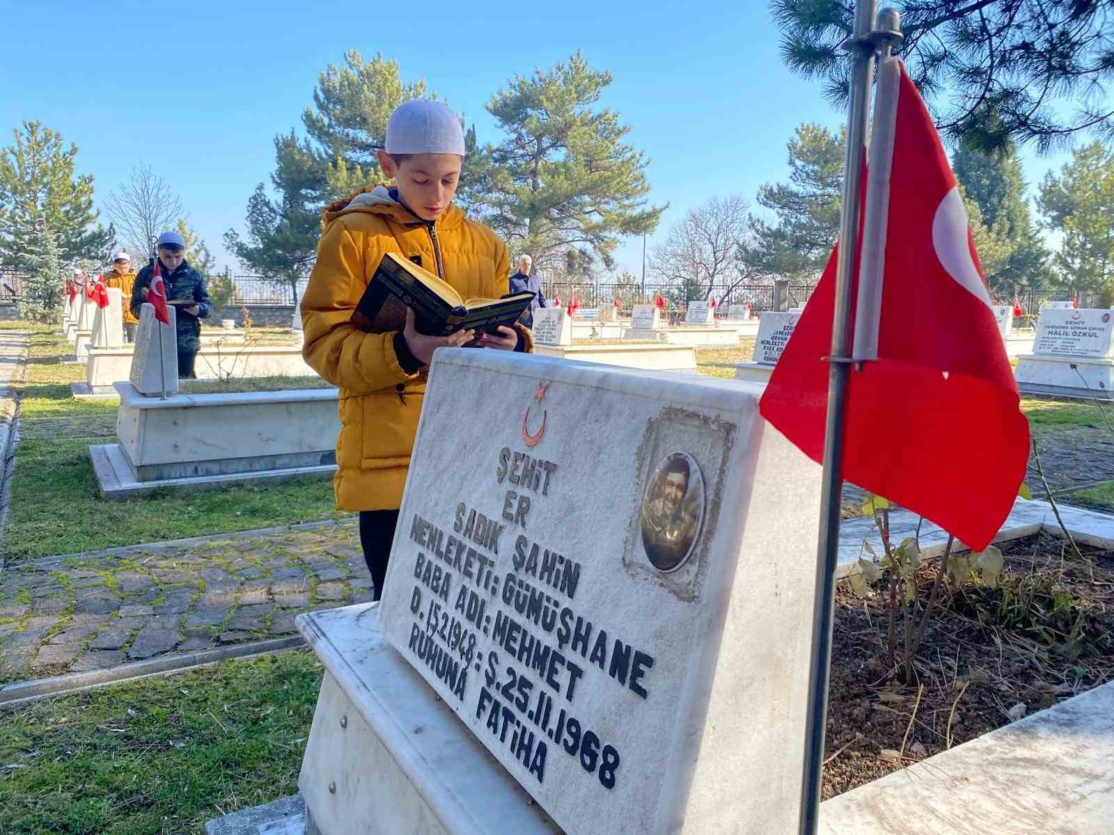 Ahteri İmam Hatip Ortaokulu öğrencileri şehitleri unutmadı