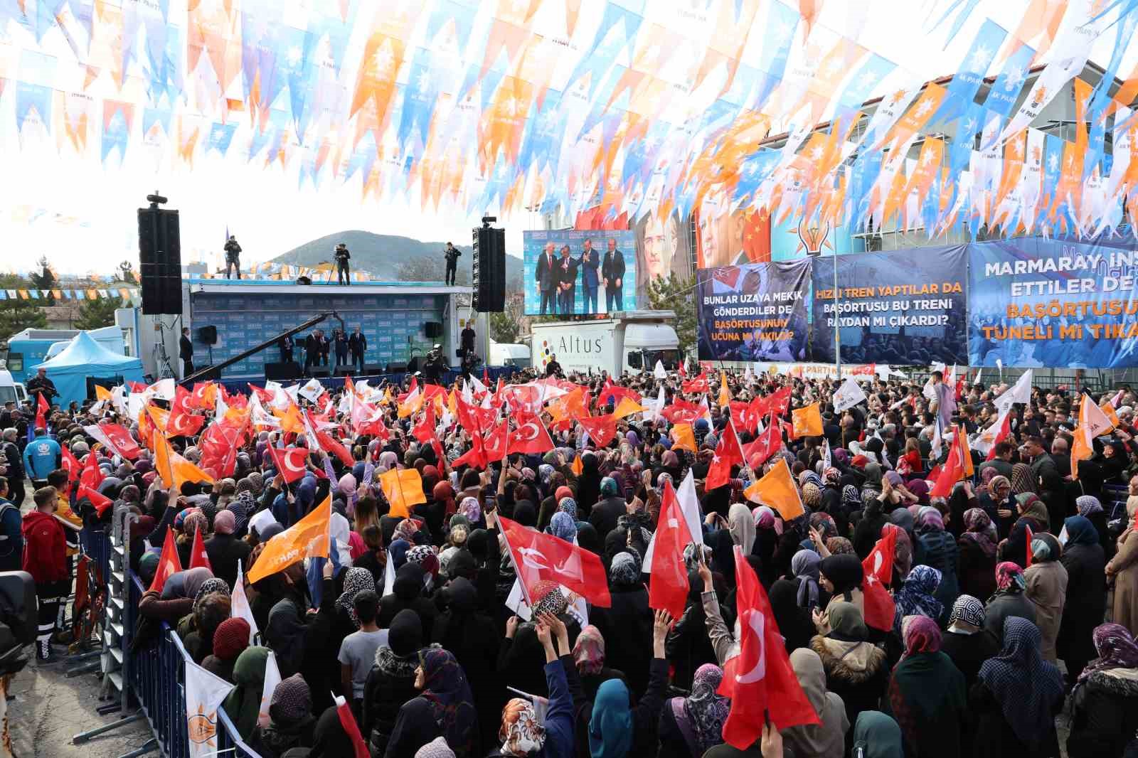 Cumhurbaşkanı Erdoğan: “Önümüze hangi badire çıkarsa çıksın ülkemizi demokrasi ve kalkınma rotasından çıkartmadan hedeflerine doğru ilerletmeyi başardık”