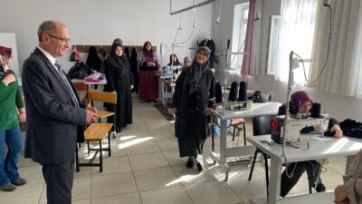 DOMANİÇ BELEDİYESİNDEN HEM’E DİKİŞ MAKİNESİ DESTEĞİ