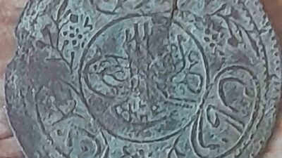 KÜTAHYA’NIN GEDİZ İLÇESİNE BAĞLI PINARBAŞI KÖYÜNDE MEZAR KAZIMI YAPAN KÖYLÜLER