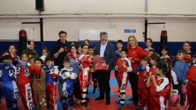 GEDİZ’DE SPORCULARA MALZEME DESTEĞİ