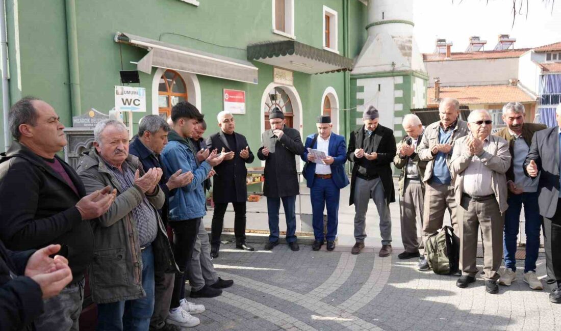 HİSARCIK’TA 36 KİŞİLİK UMRE KAFİLESİ DUALARLA UĞURLANDI