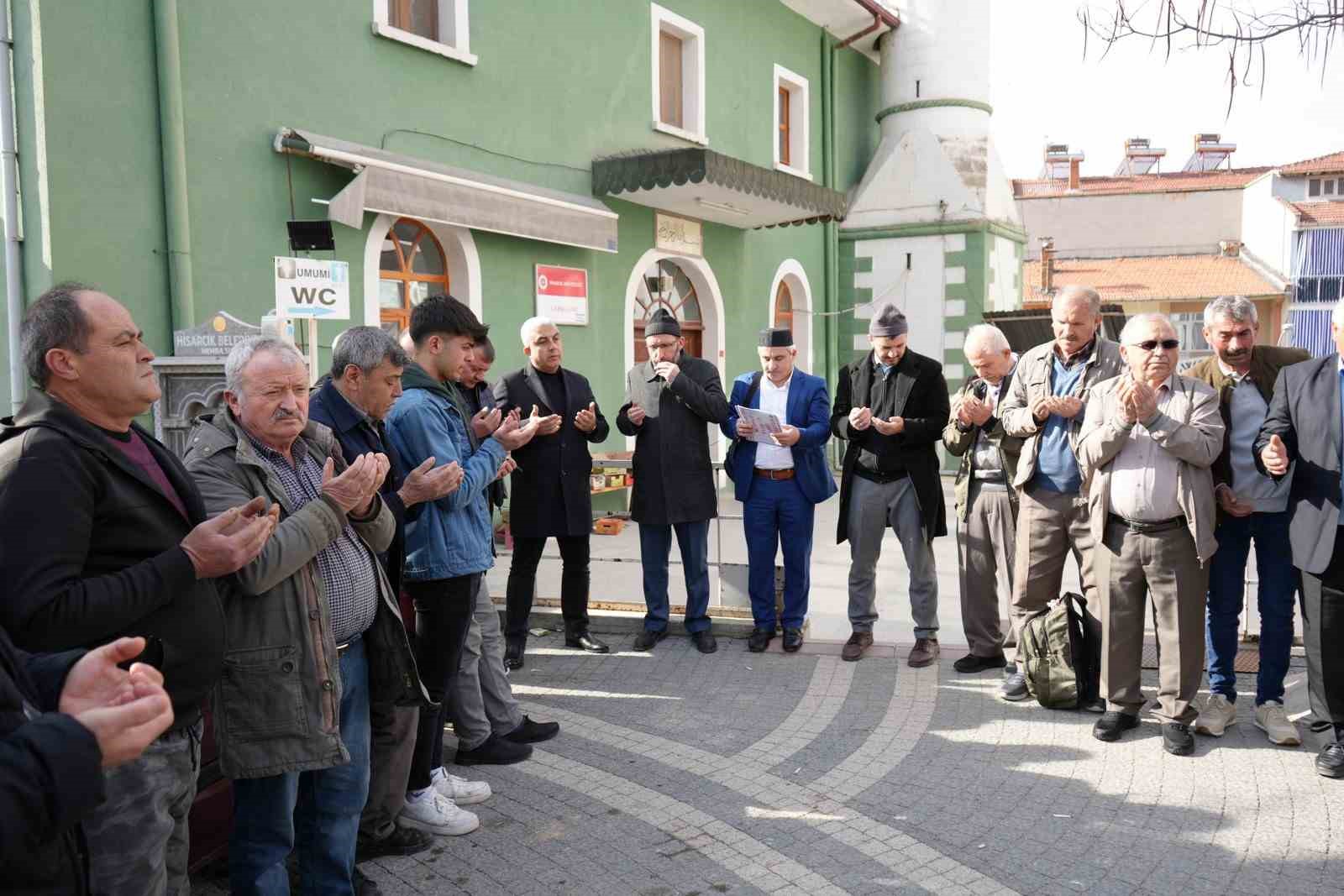 Hisarcık’ta 36 kişilik umre kafilesi dualarla uğurlandı