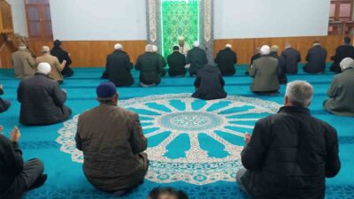 HİSARCIK’TA 6 ŞUBAT’IN YIL DÖNÜMÜNDE DEPREMDE VEFAT EDENLER İÇİN DUA