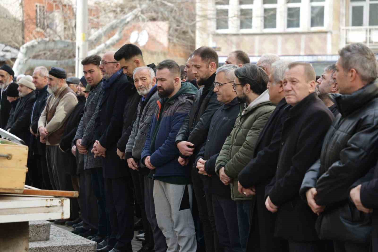 İstiklal Mahallesi Muhtarı son yolculuğuna uğurlandı