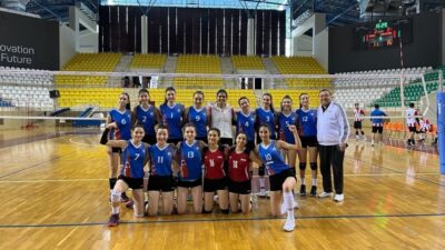 DPÜ KADIN VOLEYBOL TAKIMINDAN GÜMÜŞ MADALYA