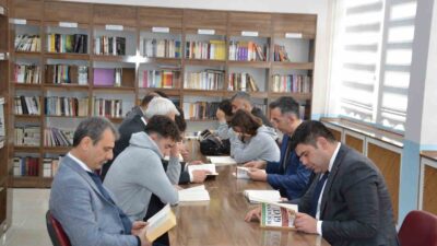 KAYMAKAM SEYMAN ÖĞRENCİLERLE BİRLİKTE KİTAP OKUDU