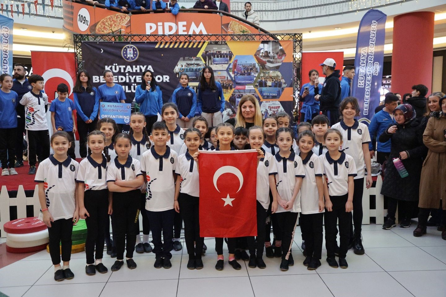 Kütahya Belediyespor Kulübü sporcuları hünerlerini sergiledi