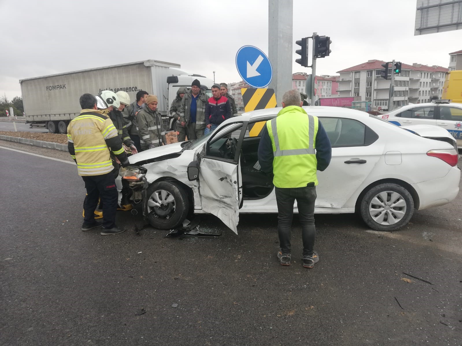 Kütahya’da 2 otomobil ’Akıllı kavşak’ta çarpıştı: 4 yaralı