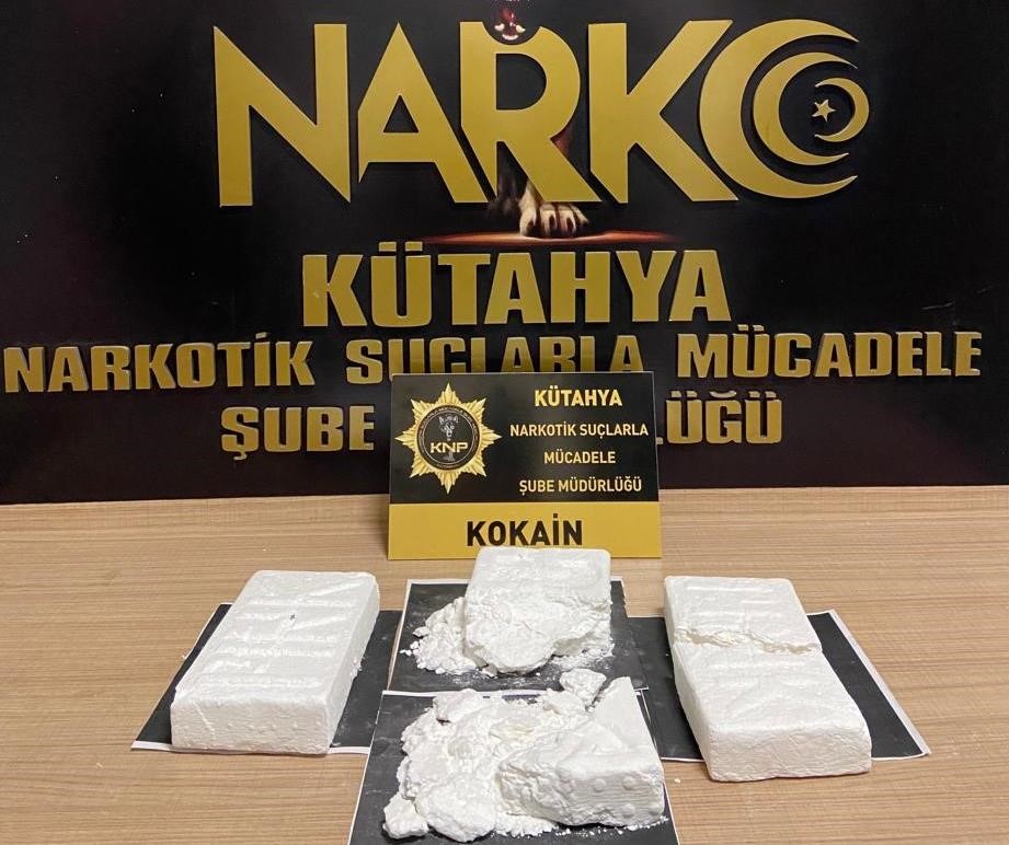 Kütahya’da bir araçta 3 bin 16 gram kokain ele geçirildi